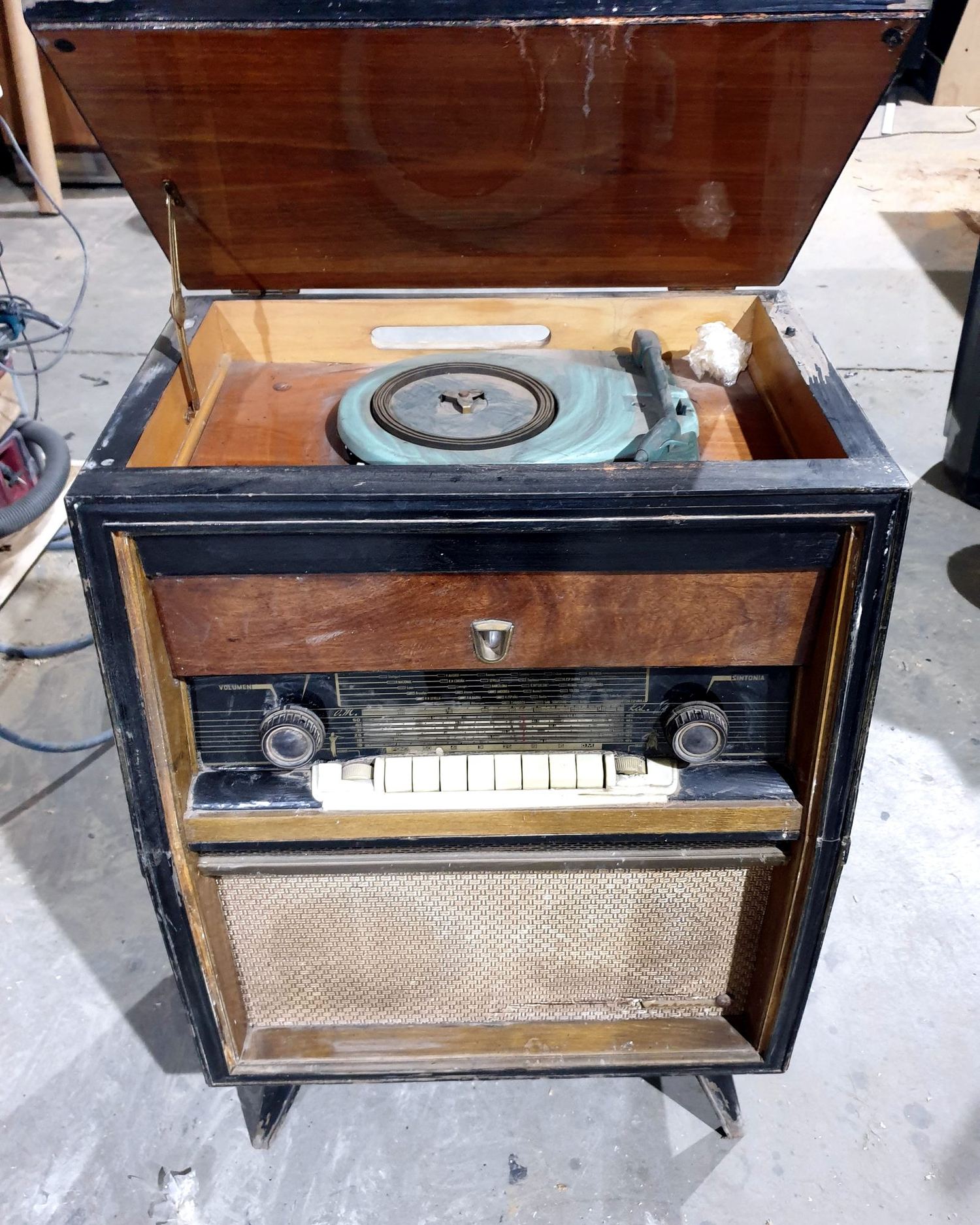 Radio antigua antes de restaurar