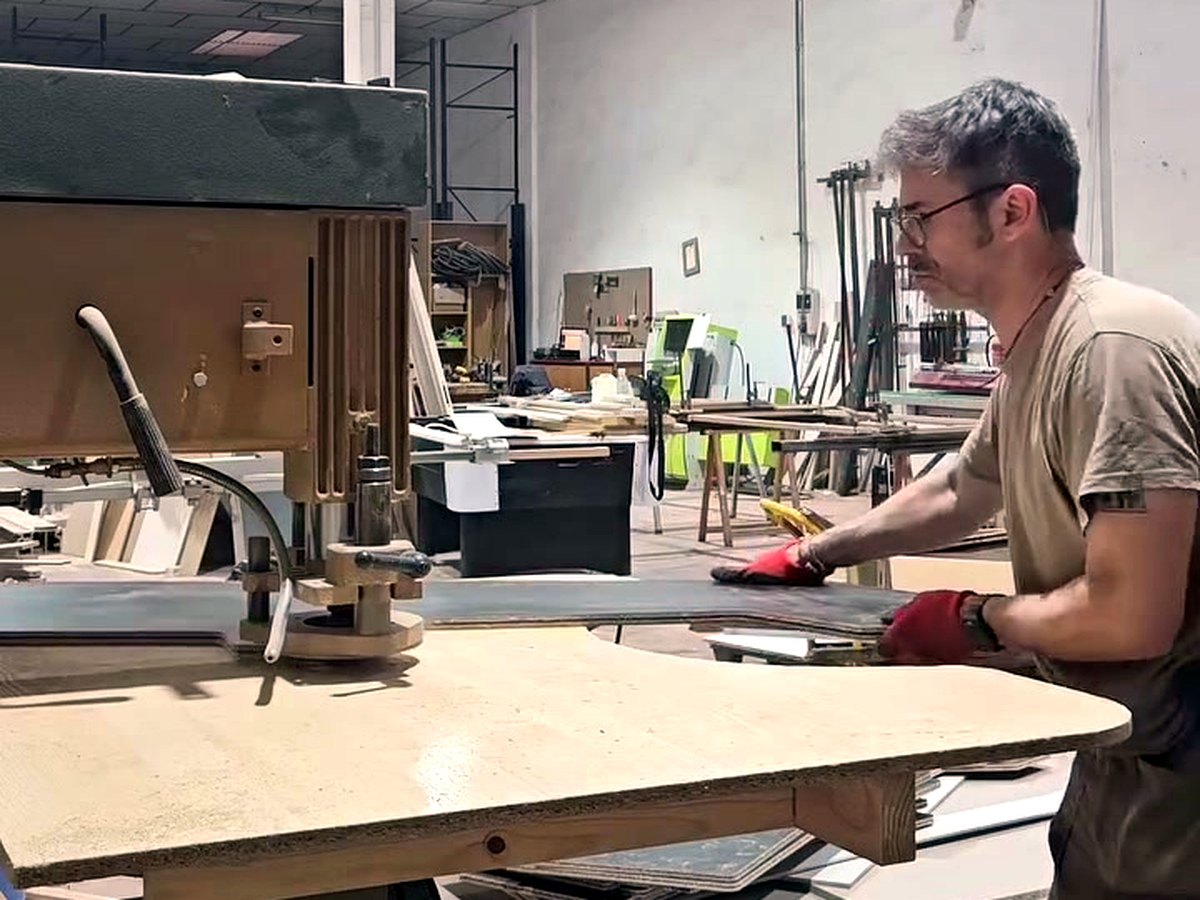 Nuestro ebanista trabajando la madera, Madrid